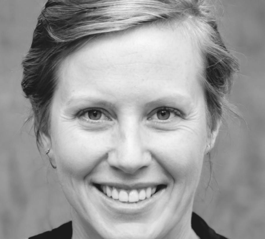 Aneta Kovač, Spezialistin für Branchenanalyse